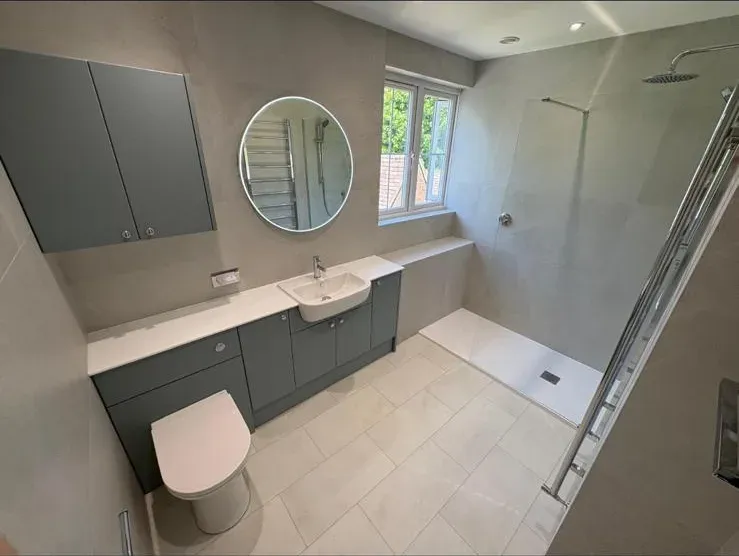 Grey bathroom & walk-in shower by Prestige Tiling
